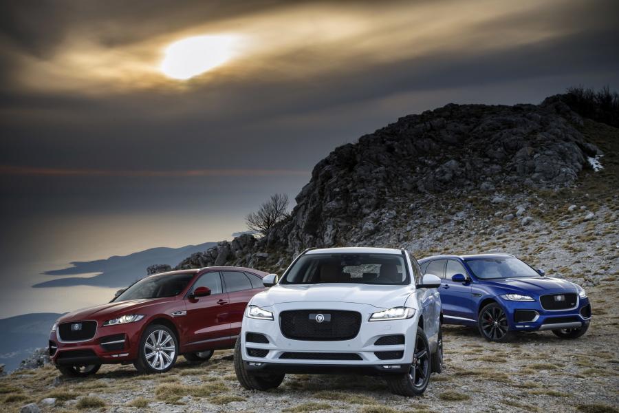 Jaguar F-Pace R-Sport 2016 года  (фото 2 из 30)